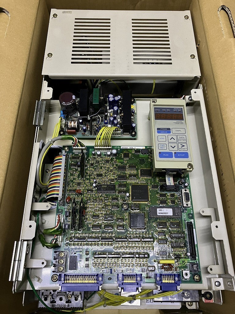 Yaskawa スピンドルドライブ VARISPEED 626VM3 CIMR-VMW2011