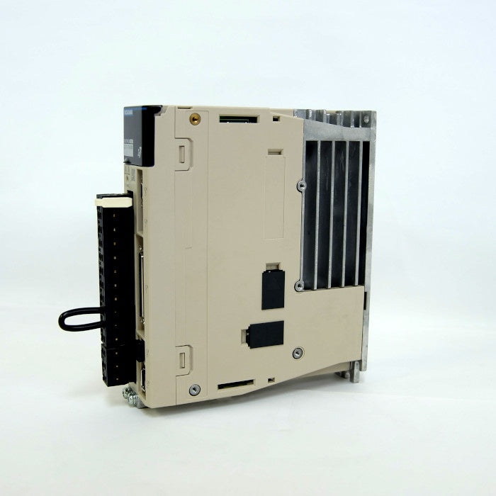 安川電機 サーボパック SGD7S-1R6A00A