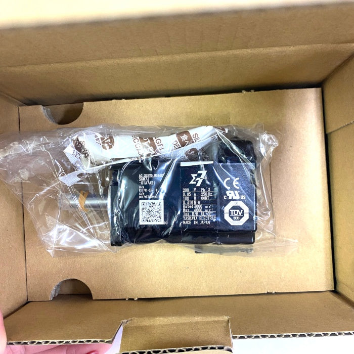 安川電機 サーボモータ SGM7J-01A7A21