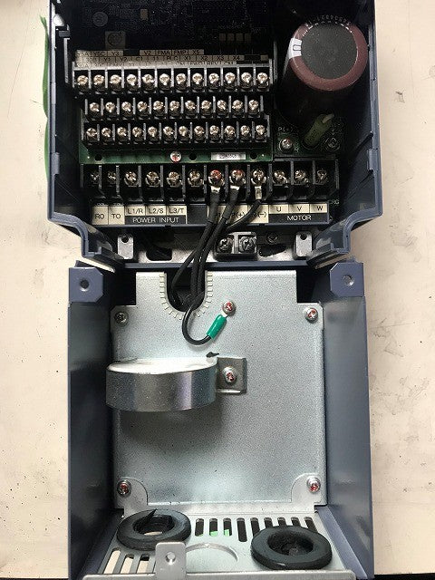 富士電機 インバータ FRN3.7F1H-4J 400V 3.7KW