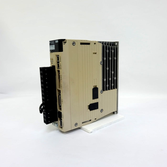 安川電機 サーボパック SGDV-1R6A21B