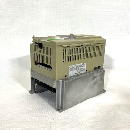 HITACHI　インバーター　SJ100-037LFR