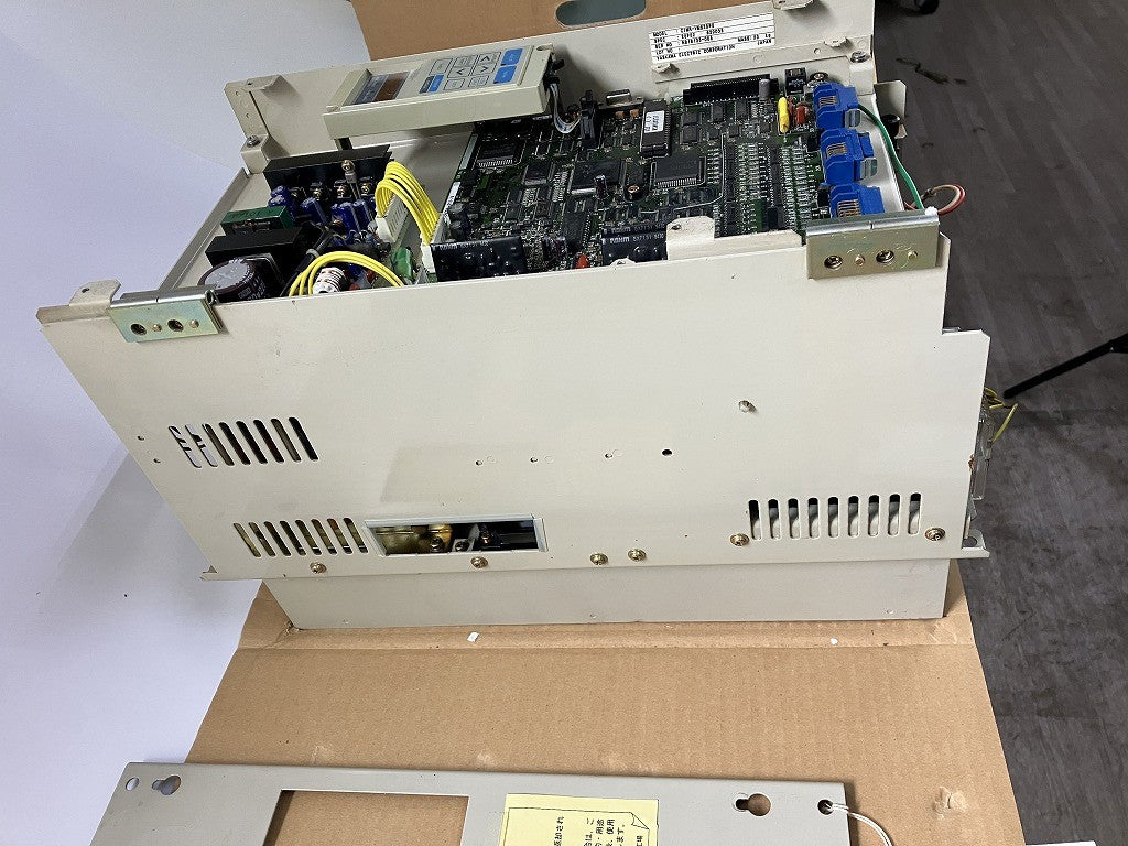Yaskawa　インバータ　VARISPEED　626VM3　CIMR-VMS25P5