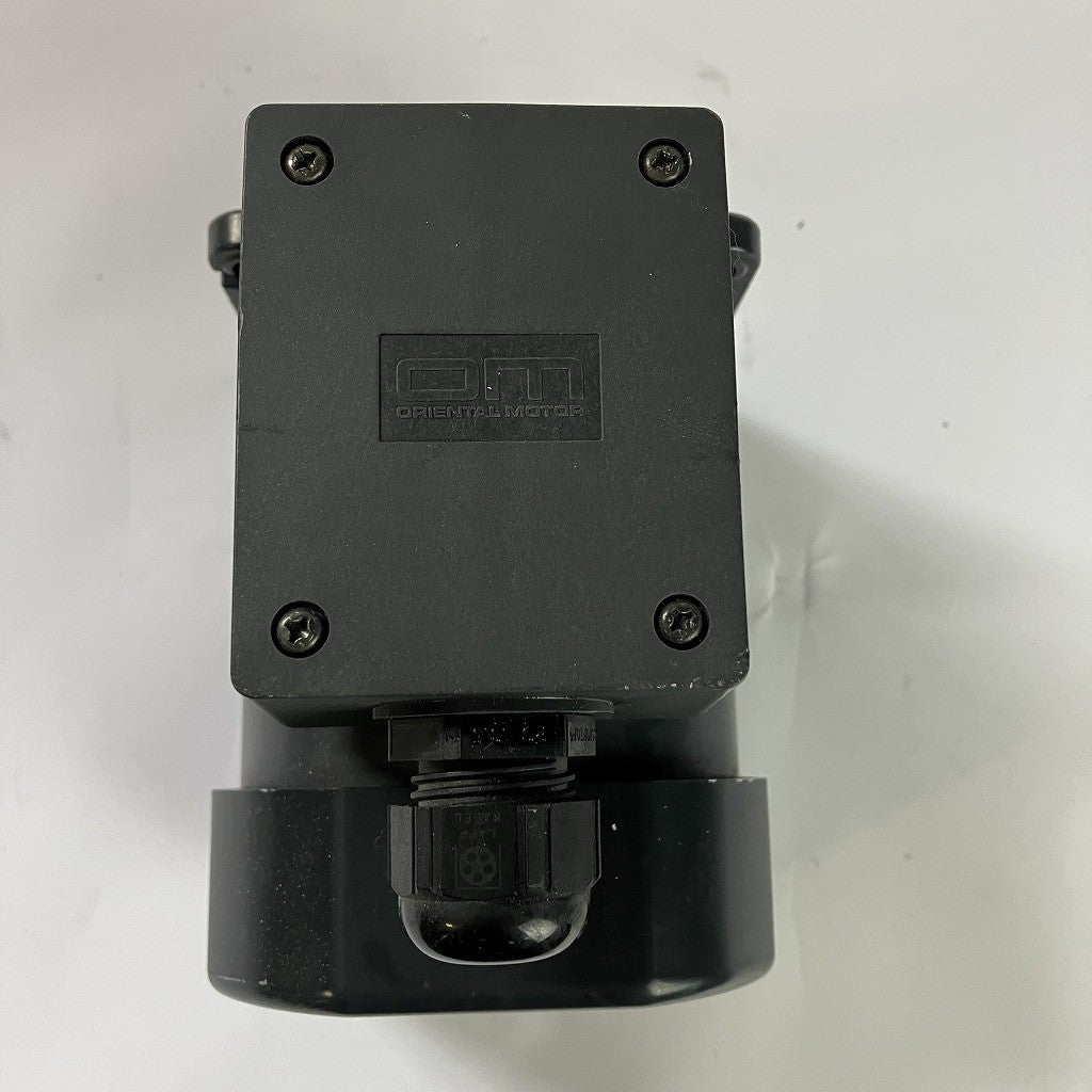 オリエンタルモータ　モーター　5RK60GU-CWT　小傷あり
