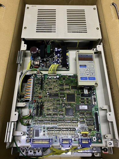 Yaskawa　スピンドルドライブ　VARISPEED　626VM3　CIMR-VMW2011