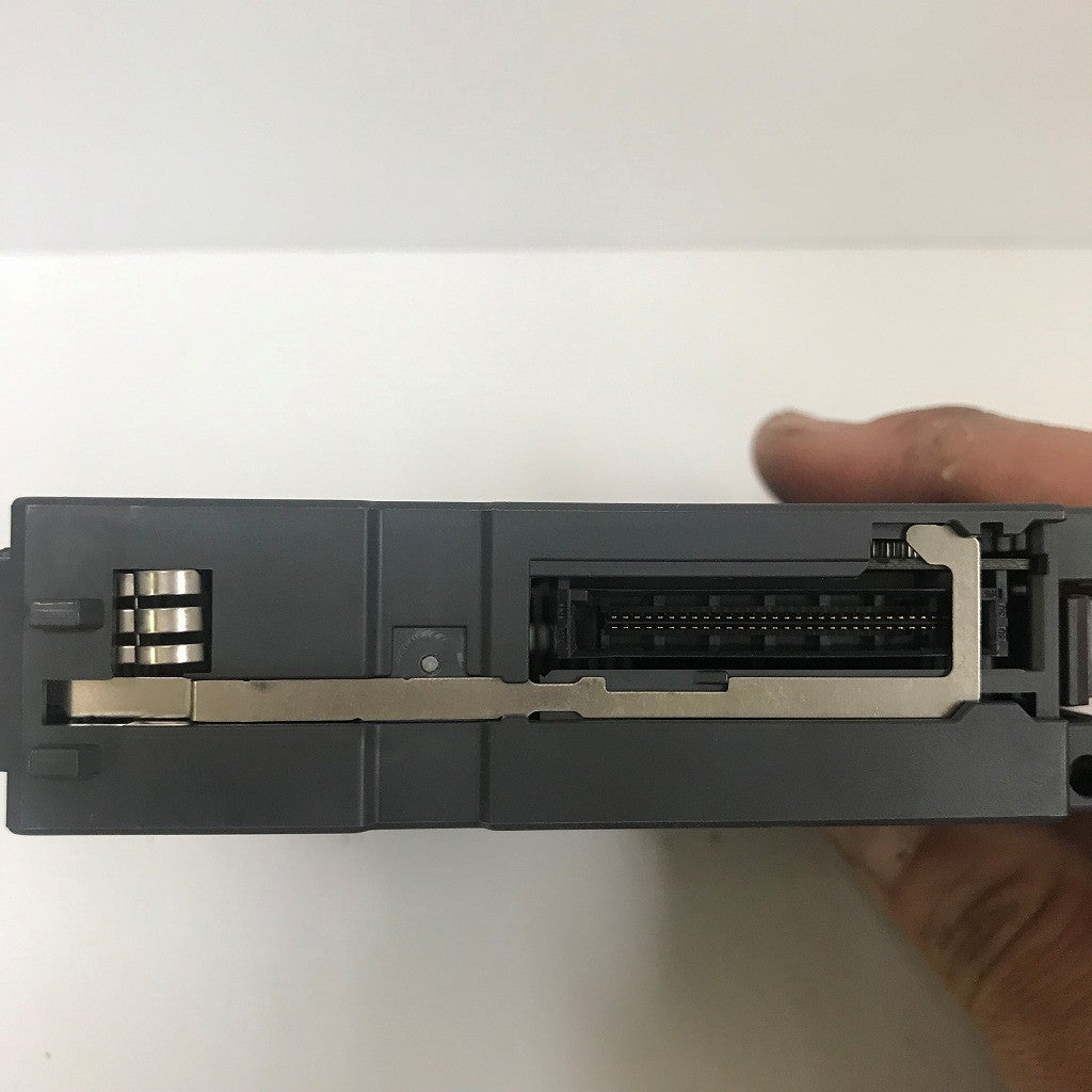 三菱電機　MELSECシリーズ　トランジスタ出力ユニット（シンクタイプ） QY42P
