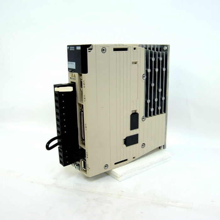 安川電機　Σ-Vシリーズ アナログ電圧・パルス列指令形サーボパック　SGDV-1R6A01A
