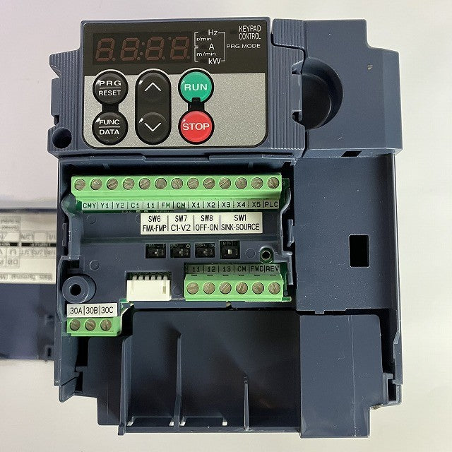 富士電機　インバータ　FRN0.75E1S-4J