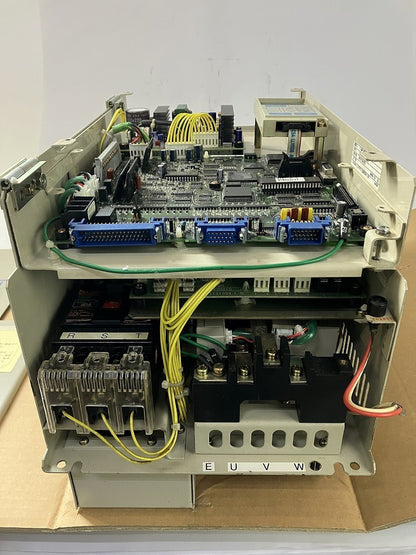 Yaskawa　インバータ　VARISPEED　626VM3　CIMR-VMS25P5