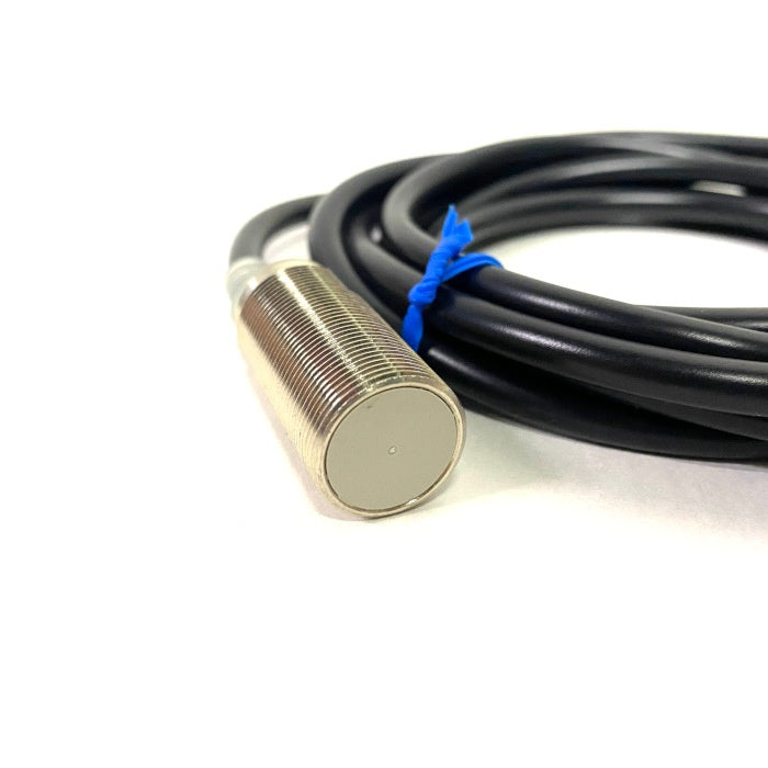 オムロン　近接スイッチ　E2E-X8B1D18