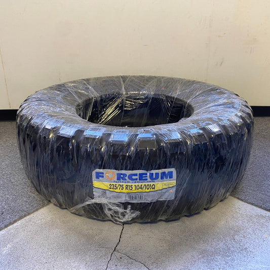 FORCEUM　タイヤ　235/75 R15 104/101Q