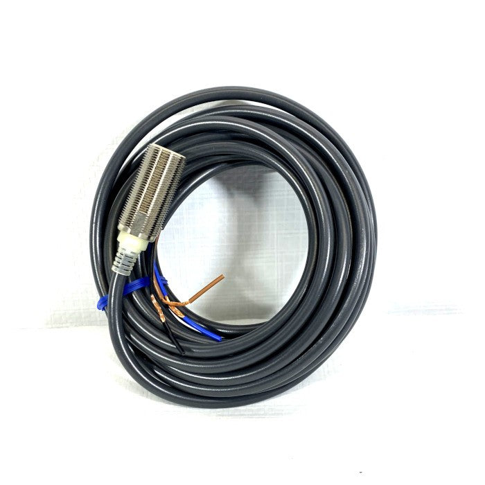 オムロン　長距離近接スイッチ　E2EN-X8C1