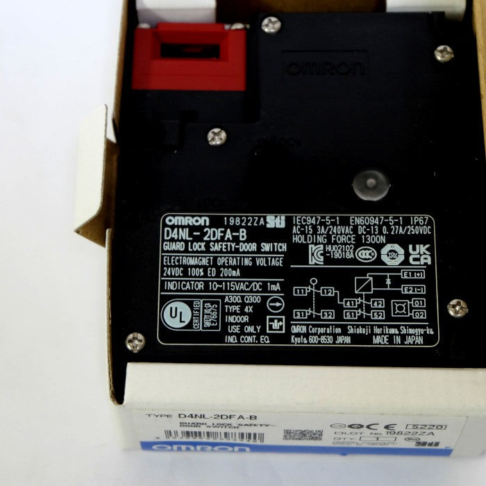 オムロン　電磁ロックセーフティドアスイッチ　D4NL-2DFA-B