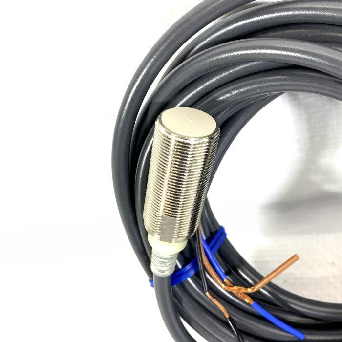 オムロン　長距離近接スイッチ　E2EN-X8C1