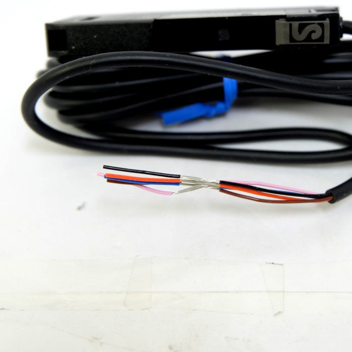 オムロン　スマートレーザセンサ　E3NC-LA21 2M