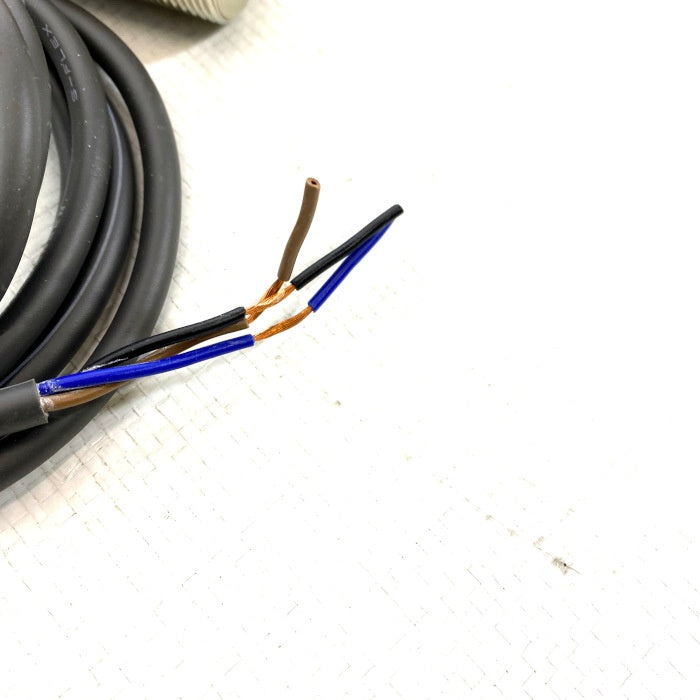 オムロン　近接センサー　E2EV-X10C1