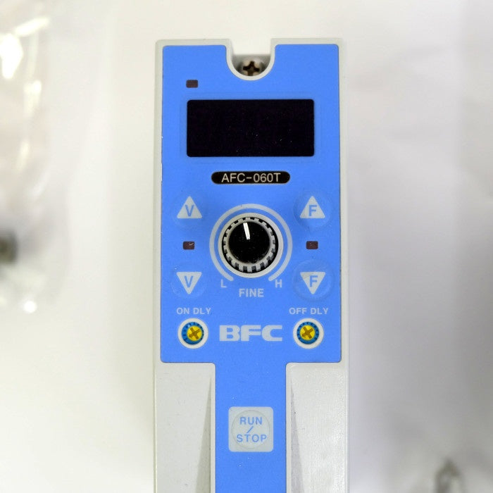 シンフォニアテクノロジー　デュアルモーション専用コントローラ（BFC製圧電フィーダ用コントローラ付き）　C10-4DM／AFC-060T