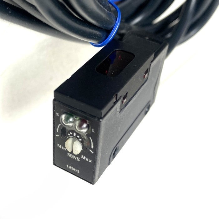 オムロン　光電スイッチ　E3S-AR61