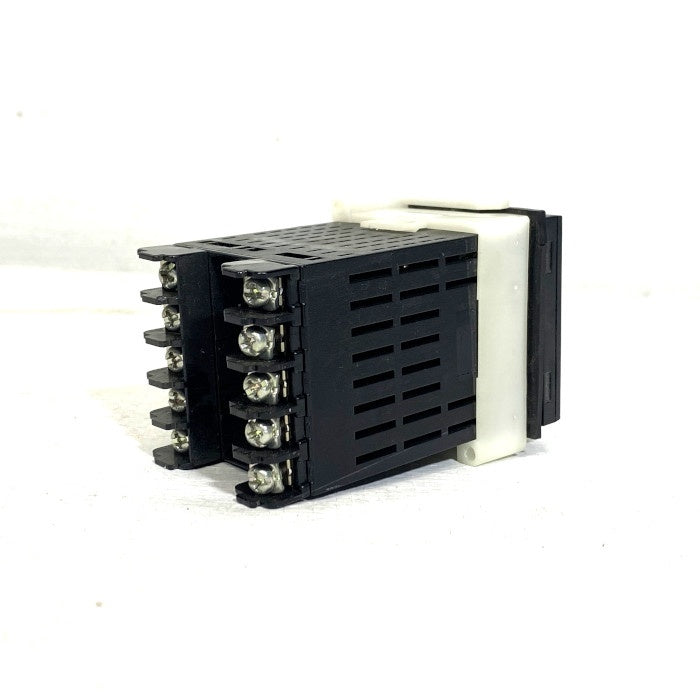 OMRON　デジタル温度調節器　E5CN-C2T