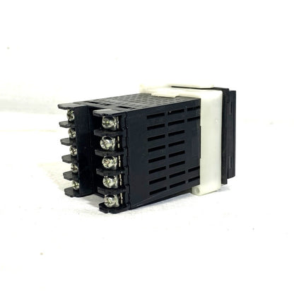 OMRON　デジタル温度調節器　E5CN-C2T