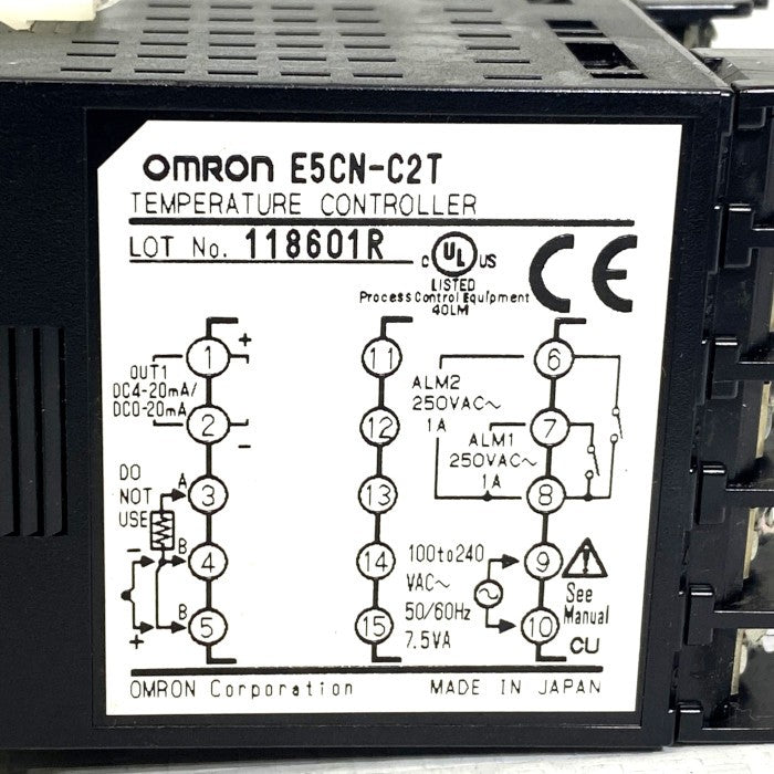OMRON　デジタル温度調節器　E5CN-C2T