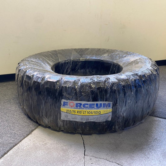 FORCEUM　タイヤ　　235/75 R15 LT104/101Q