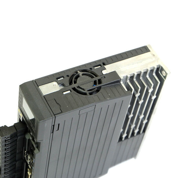 キーエンス　ACサーボシステム（箱無し・未使用）SV-010L2