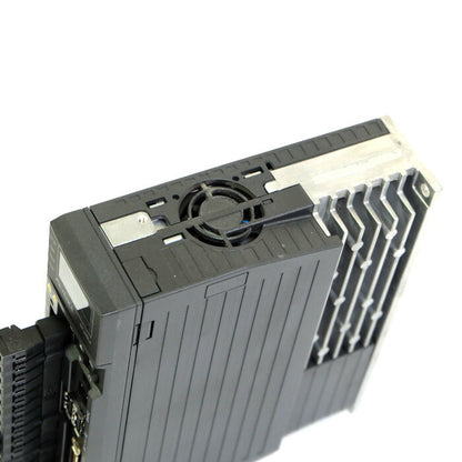 キーエンス　ACサーボシステム（箱無し・未使用）SV-010L2