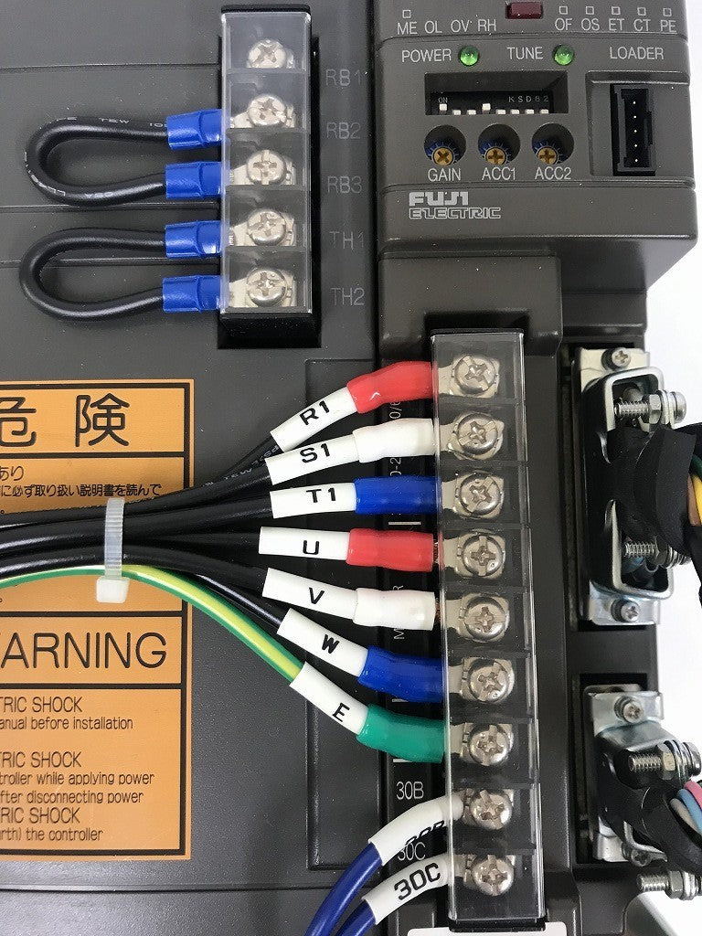 富士電機　サーボアンプ　RYE1.1P-ZA1