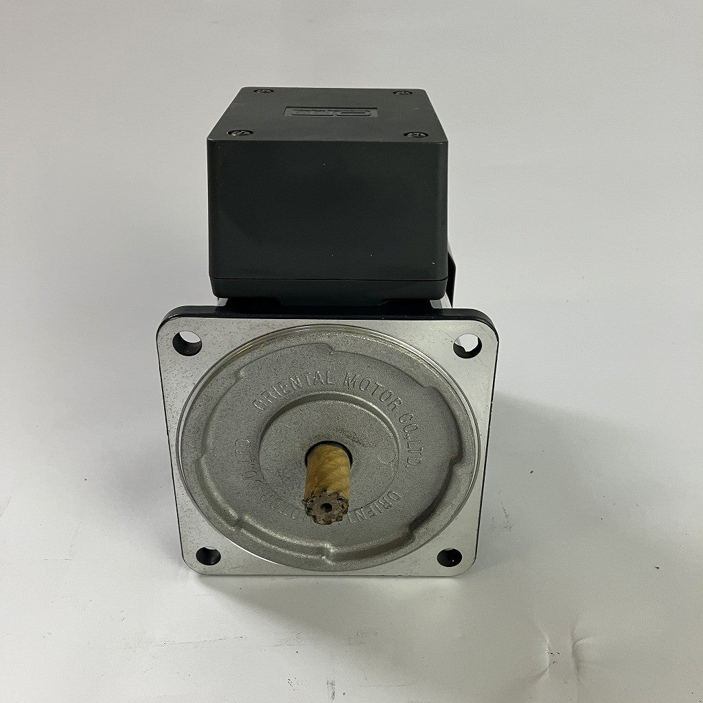 オリエンタルモータ　モーター　5RK60GU-CWT　小傷あり