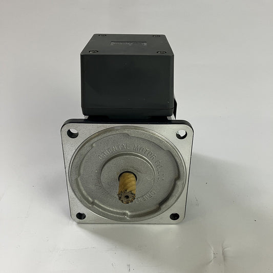 オリエンタルモータ　モーター　5RK60GU-CWT　小傷あり