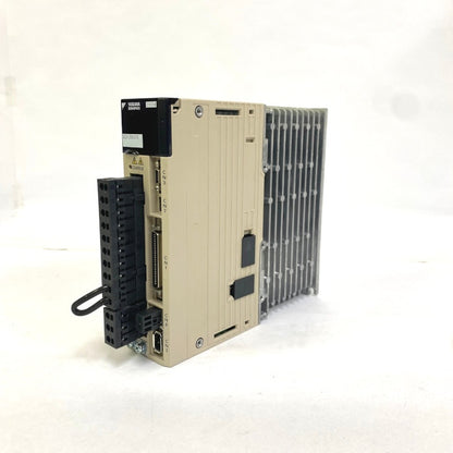 安川電機　アナログ電圧・パルス列指令形サーボパック　SGDV-2R8A01B