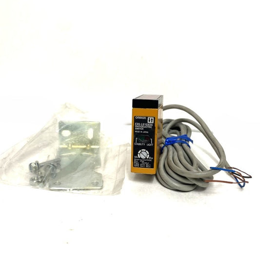 オムロン　光電スイッチ　E3S-LS10XE4