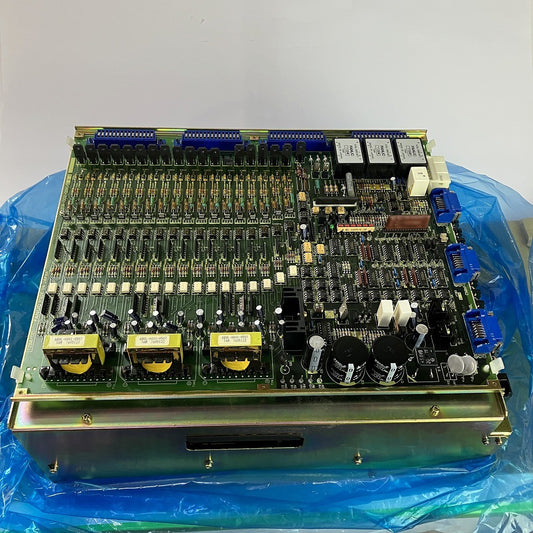 FANUC　ファナック　AC3軸サーボアンプ　A06B-6057-H302