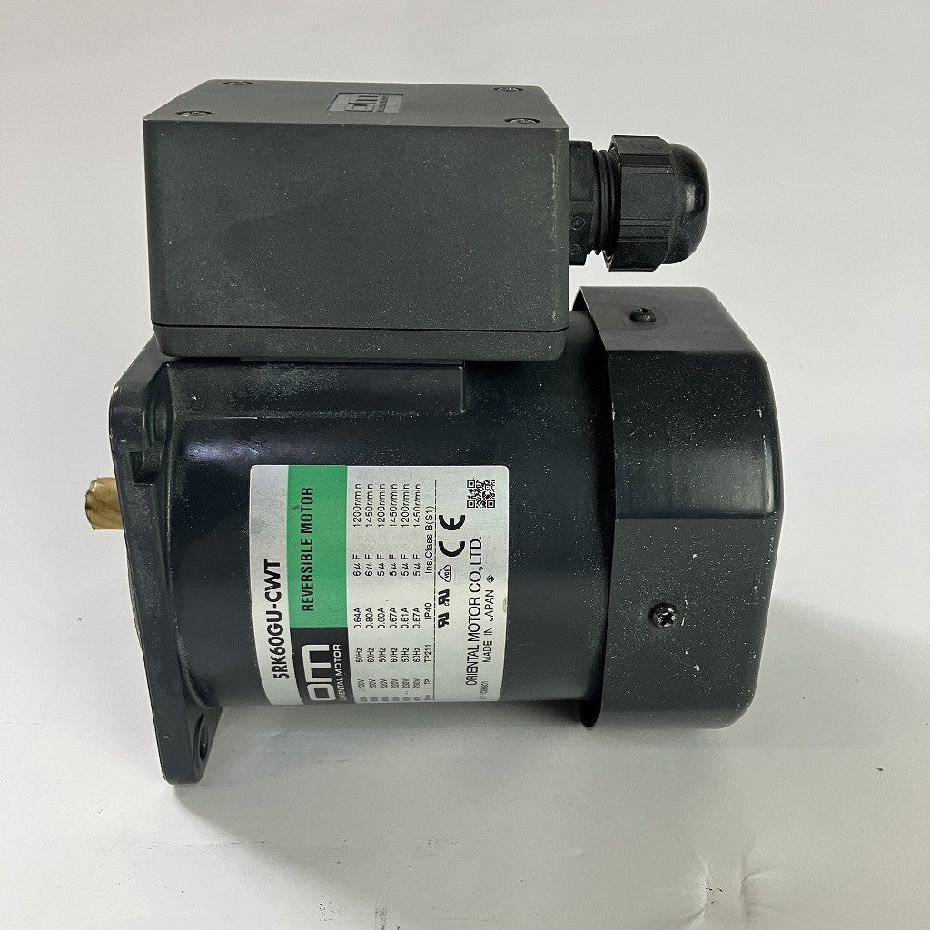 オリエンタルモータ　モーター　5RK60GU-CWT　小傷あり
