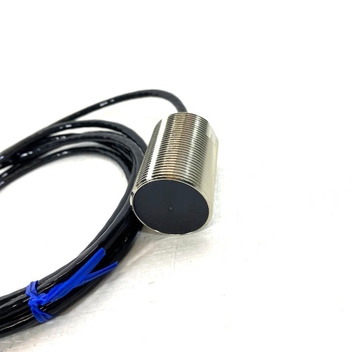 オムロン　耐油近接センサー　E2ER-X10D1