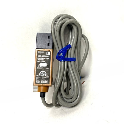 オムロン　光電センサー　E3S-DS30E42