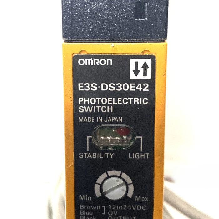 オムロン　光電センサー　E3S-DS30E42