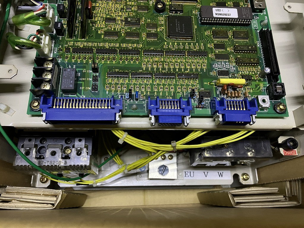 Yaskawa　スピンドルドライブ　VARISPEED　626VM3　CIMR-VMW2011