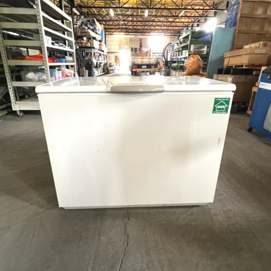Electrolux　家庭用冷凍庫　BNF3000