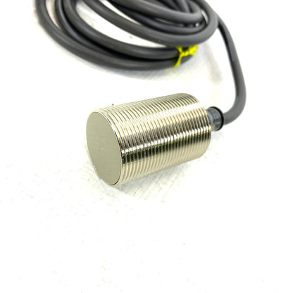 オムロン　近接センサー　E2EV-X10C1